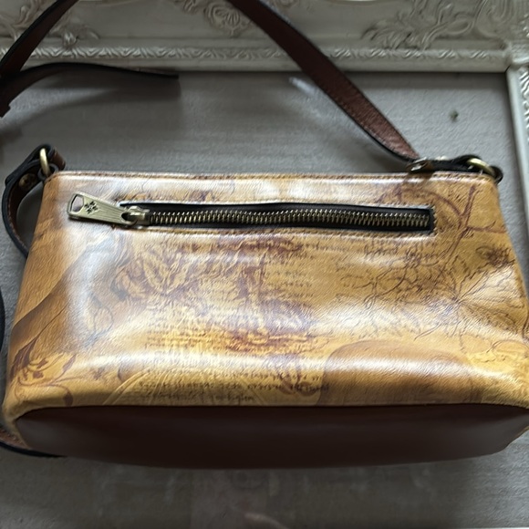 Patricia Nash Crossbody purse. In New Condition. - Picture 3 of 4